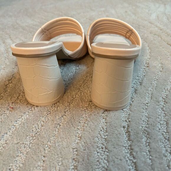 Dolce Vita NWT Priana Crème Heels - Picture 4 of 11